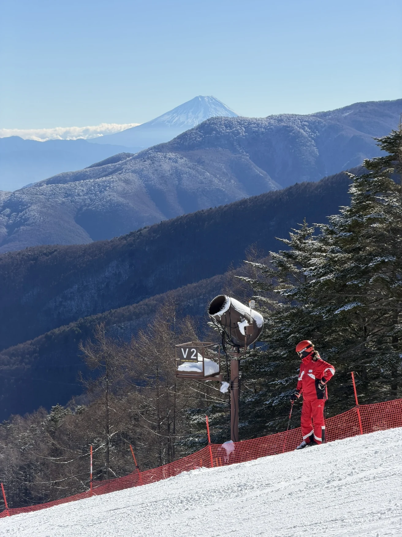 富士見パノラマ:富士山を望む冬のゲレンデ