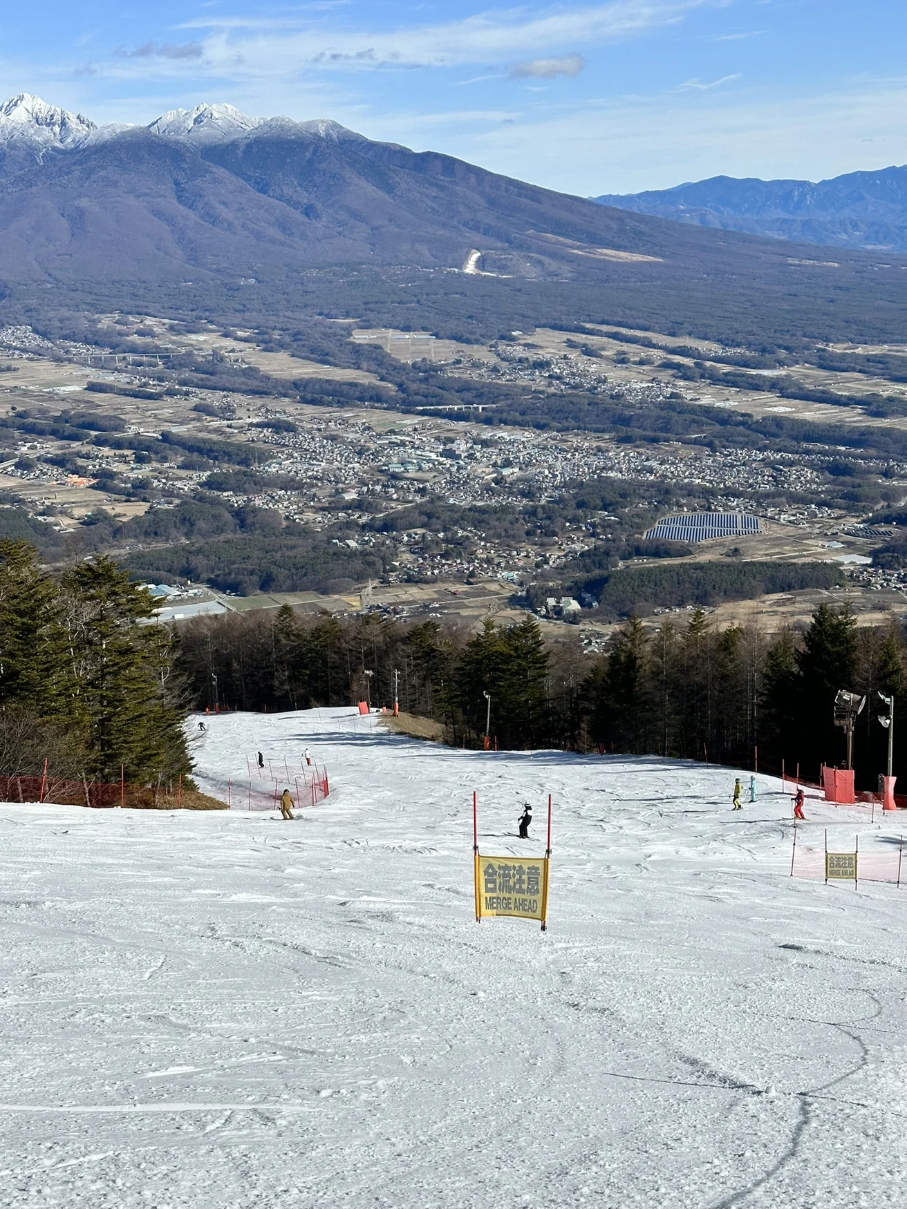 富士見パノラマ:八ヶ岳と富士見の町を望むスキーゲレンデ